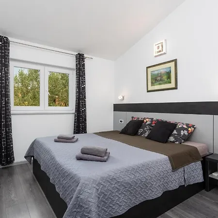 Lm Villa